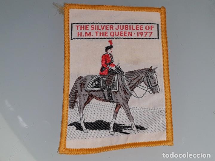 Militaria: ANTIGUO PARCHE CONMEMORATIVO DEL JUBILEO DE PLATA DE LA REINA ISABEL II DE INGLATERRA 1952 - 1977