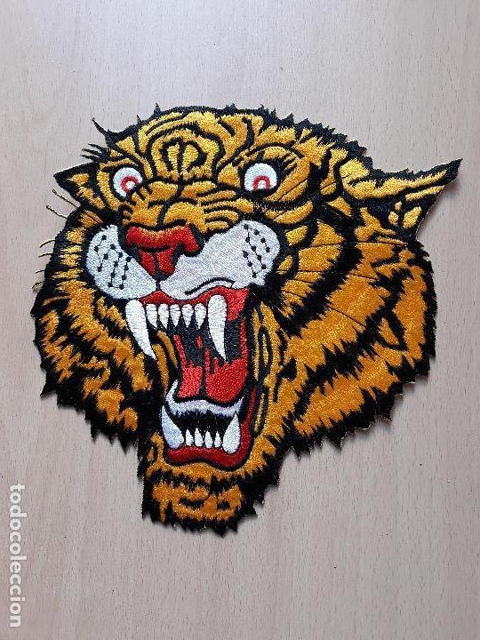 Military Antiques: Parche grande de tela bordado cabeza de tigre