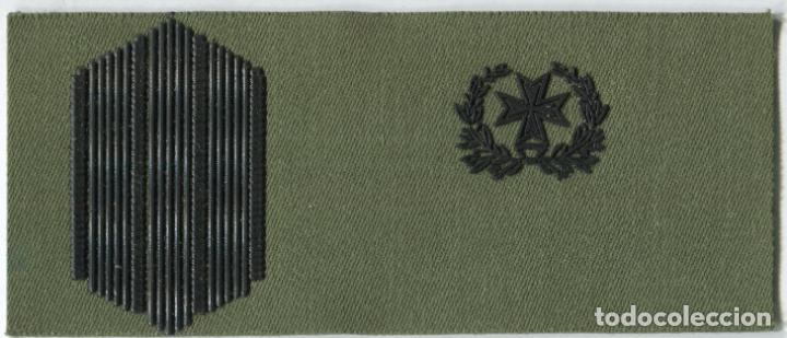 Military Antiques: Espa&ntilde;a. Divisa o graduaci&oacute;n del Ej&eacute;rcito. Sanidad Militar. Cabo.