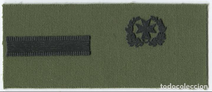 Military Antiques: Espa&ntilde;a. Divisa o graduaci&oacute;n del Ej&eacute;rcito. Sanidad Militar. Cabo Primero.