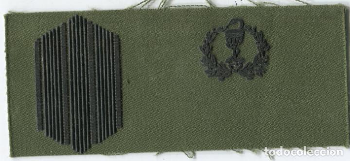 Military Antiques: Espa&ntilde;a. Divisa o graduaci&oacute;n del Ej&eacute;rcito. Farmacia Militar. Cabo.