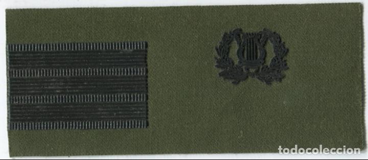 Military Antiques: Espa&ntilde;a. Divisa o graduaci&oacute;n del Ej&eacute;rcito. M&uacute;sica Militar. Sargento.