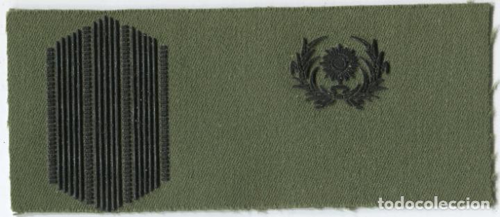 Militaria: Espa&ntilde;a. Divisa o graduaci&oacute;n del Ej&eacute;rcito. Intendencia. Cabo.