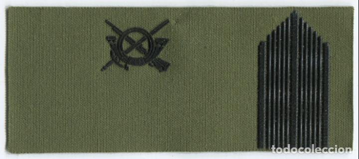 Militaria: Espa&ntilde;a. Divisa o graduaci&oacute;n del Ej&eacute;rcito. Infanter&iacute;a. Brigada.