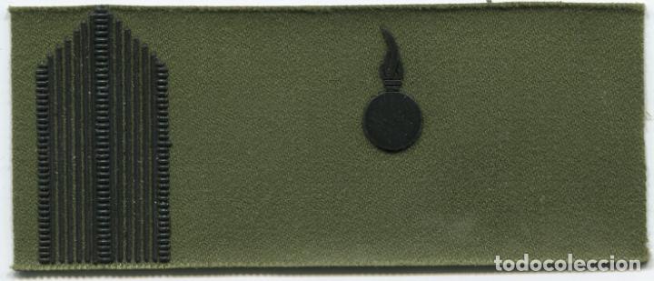 Militaria: Espa&ntilde;a. Divisa o graduaci&oacute;n del Ej&eacute;rcito. Artiller&iacute;a. Brigada.