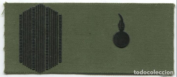 Militaria: Espa&ntilde;a. Divisa o graduaci&oacute;n del Ej&eacute;rcito. Artiller&iacute;a. Cabo.