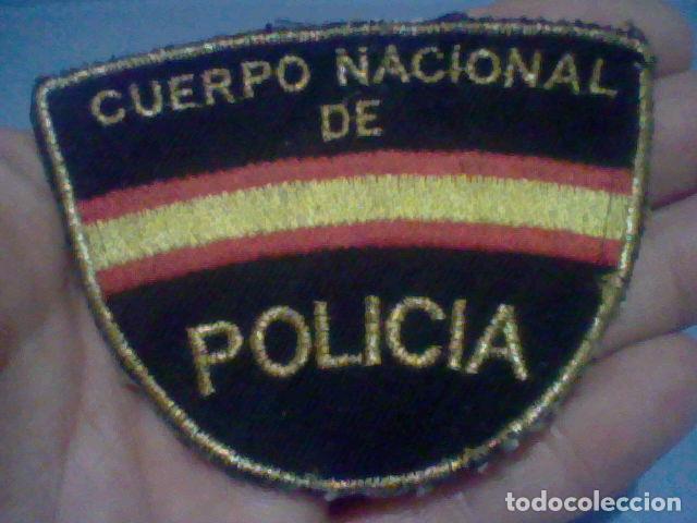 Military Antiques: POLICIA NACIONAL CUERPO PARCHE TELA BORDADO DORADO USADO