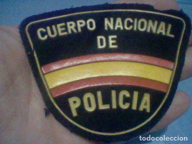 Military Antiques: POLICIA NACIONAL CUERPO PARCHE FIELTRO Y PL&Aacute;STICO LEER