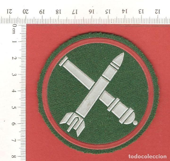 Militaria: PARCHE ARTILLER&Iacute;A Y MISILES, APLICACIONES DE PL&Aacute;STICO SOBRE FIELTRO