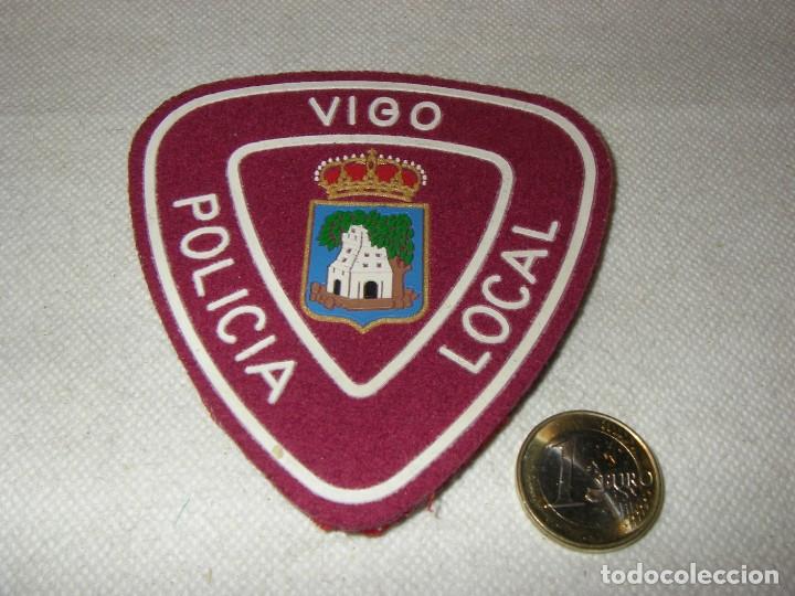 Military Antiques: Parche o emblema de tela de la polic&iacute;a local de Vigo