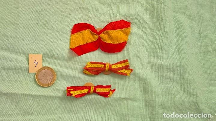 Militaria: Guerra Civil..3 insignias Ojal , Solapa.Boton .lazos patrioticos Bandera España.Originales tela .n.4
