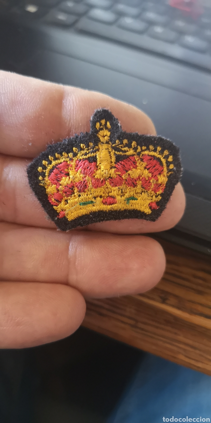 Militaria: Antigua corona real bordada