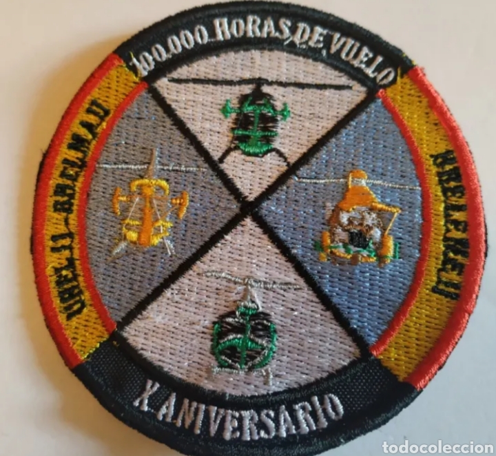 Militaria: PARCHE EMBLEMA BORDADO A COLOR DEL X ANIVERSARIO DE 100.000 HORAS VUELO DE UNIDADES DE HELIC&Oacute;PTEROS