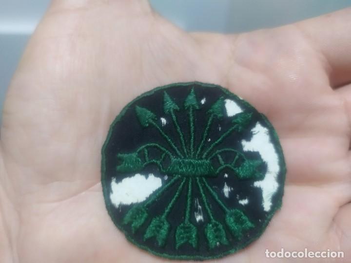 Militaria: ANTIGUO PARCHE TELA INSIGNIA FALANGE ESPA&Ntilde;A VERDE Y NEGRO - MIDE 5 cm DIAMETRO