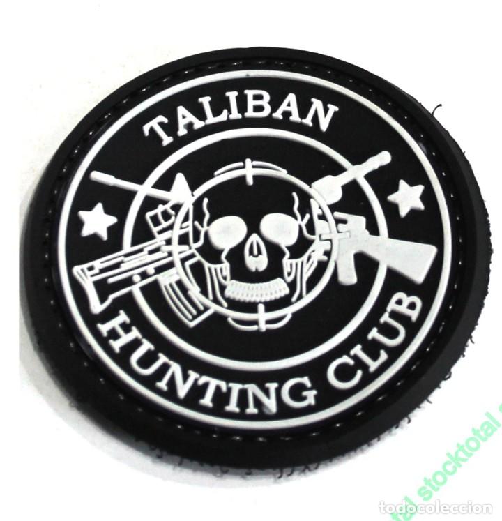 Militaria: parche goma sujecion velcro - club caza al taliban- 5,5 cms diametro