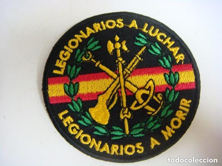 Militaria: PARCHE DE TELA DE LEGIONARIOS A LUCHAR LEGIONARIOS A MORIR