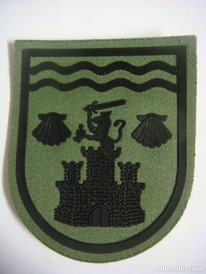 Military Antiques: PARCHE DE TELA ESCUDO