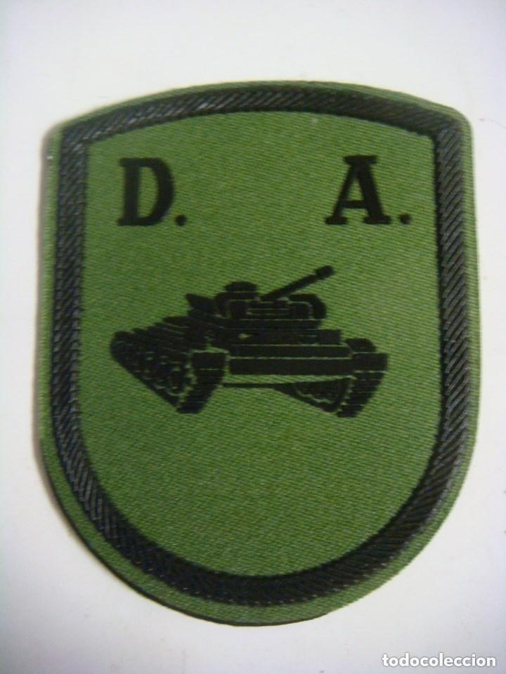 Military Antiques: PARCHE DE TELA ESCUDO D.A.