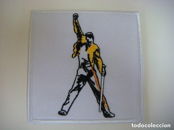 Military Antiques: PARCHE DE TELA DE QUEEN EL REY