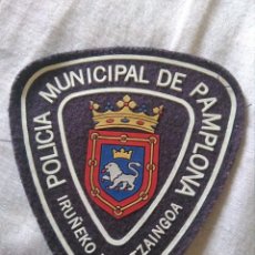 Militaria: PARCHE POLICÍA MUNICIPAL LOCAL PAMPLONA IRUÑEKO UDALTZAINGOA IRUÑA