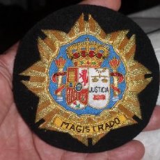 Militaria: DISTINTIVO BORDADO DE MAGISTRADO DE LA JUSTICIA ESPAÑOLA. Lote 338122173