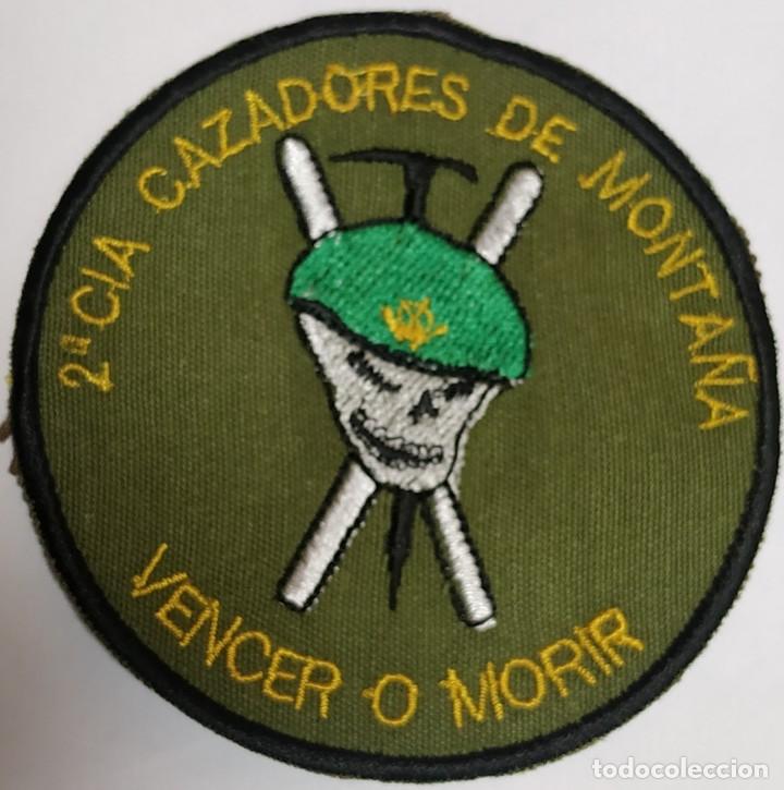 Militaria: PARCHE EMBLEMA BORDADO A COLOR SEGUNDA C&Iacute;A CAZADORES DE MONTA&Ntilde;A