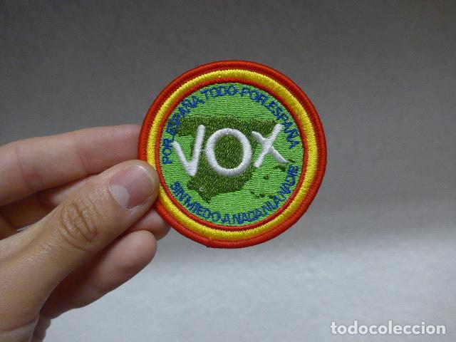 Militaria: Antiguo parche original de VOX, descatalogado y dificil de encontrar. Extrema derecha, politica.
