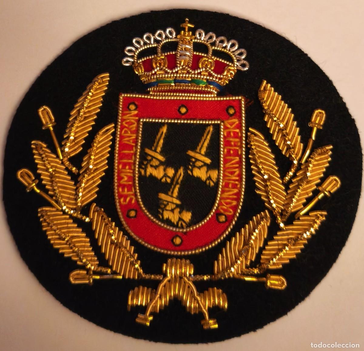 Militaria: PARCHE EMBLEMA GALLETA DE GORRA BORDADA A COLOR DE LA REAL HERMANDAD DE VETERANOS DE LAS FUERZAS ARM