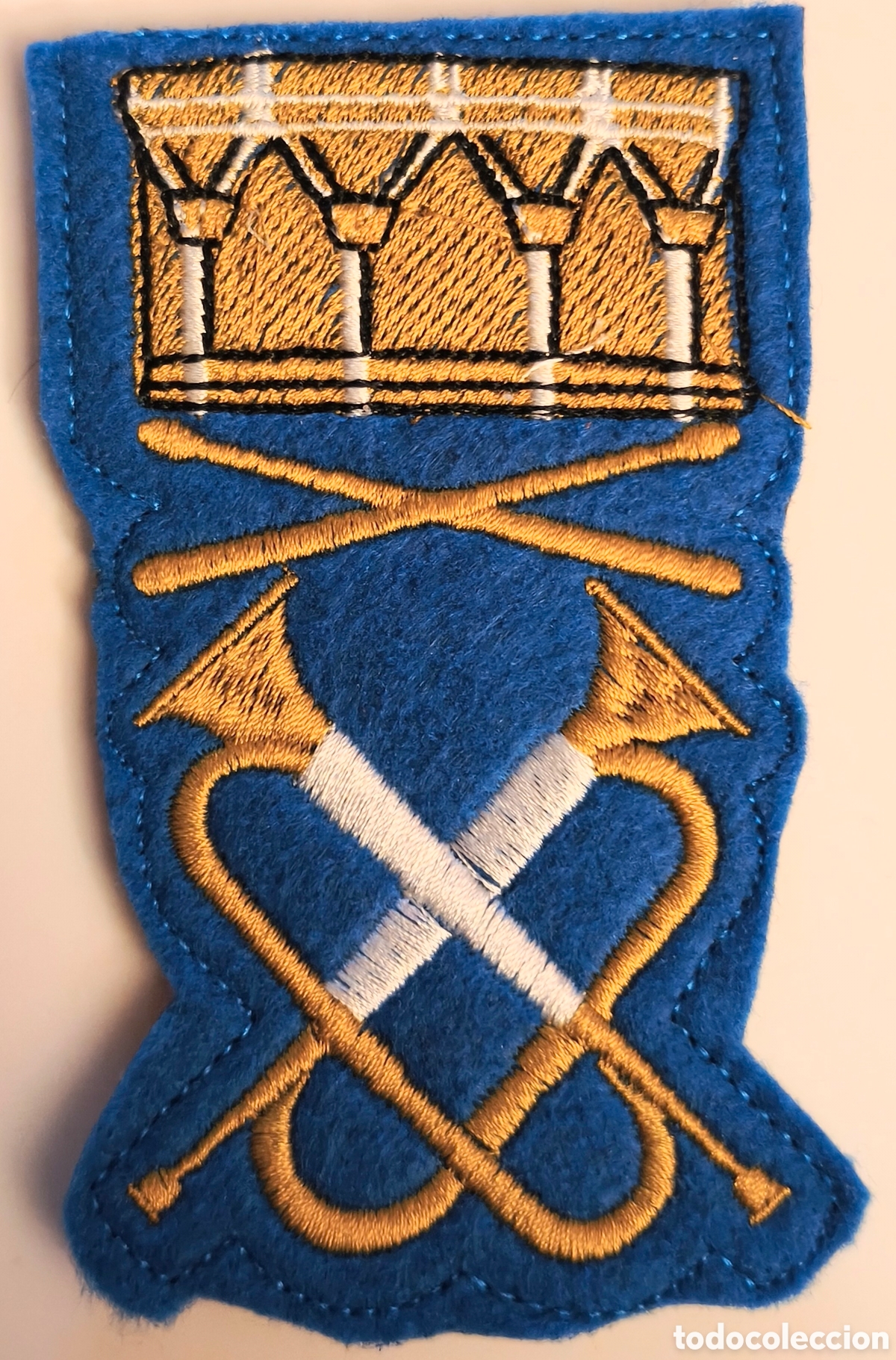 Militaria: PARCHE EMBLEMA DE BRAZO BORDADO CON VELCRO TROMPETAS Y TAMBORES GFRI 54 10,5&times;6,5 CMS