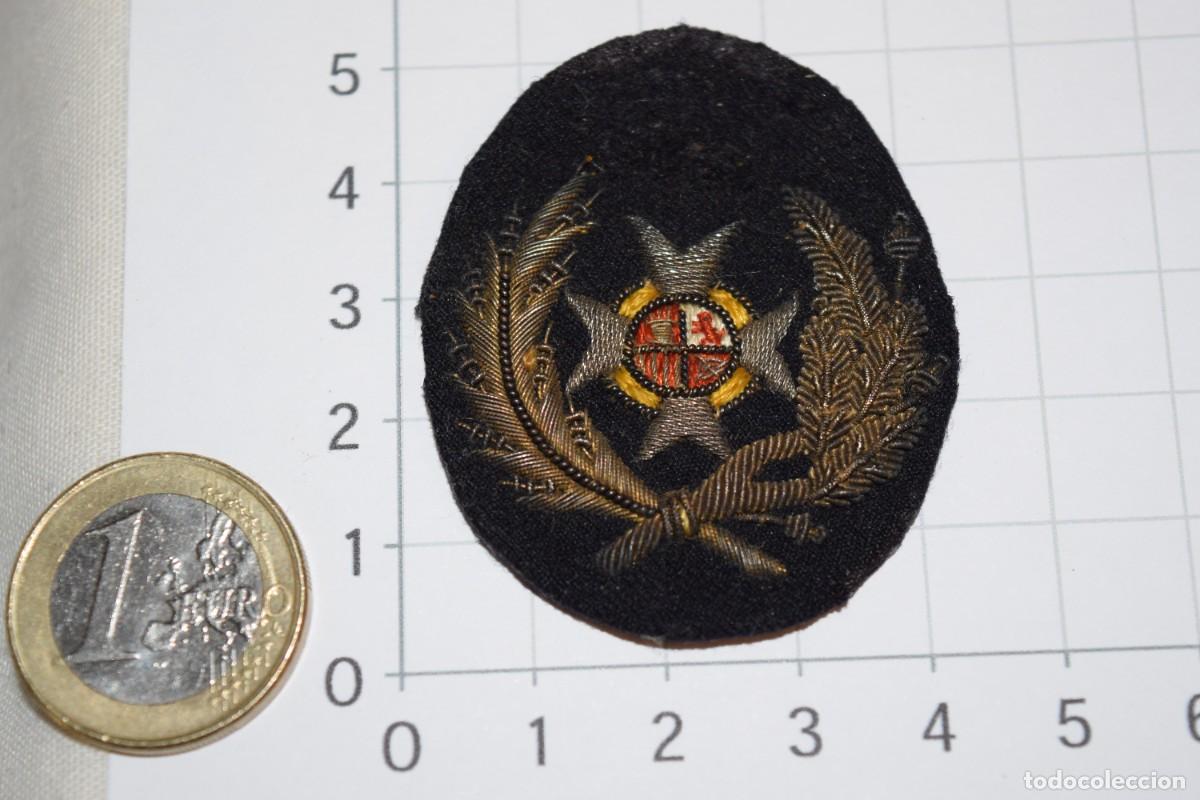 Militaria: SANIDAD, Alfonso XIII / Rep&uacute;blica - Insignia / Distintivo - Parche tela, bordado hilo plata - &iexcl;Mira!