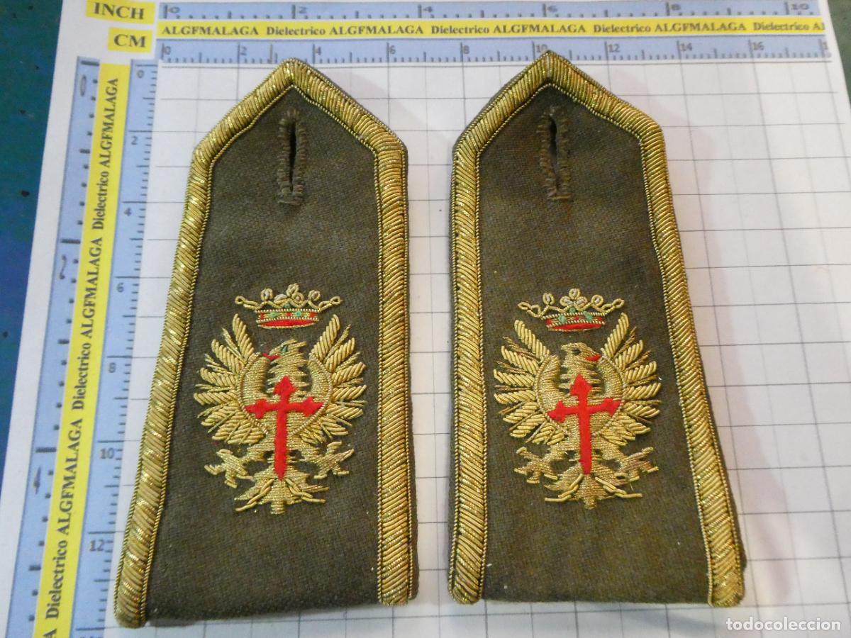 Militaria: PAREJA DE HOMBRERAS PALAS MILITARES. UNIFORME EJ&Eacute;RCITO ESPA&Ntilde;OL GALA A&Ntilde;OS 50 60. HILO ORO