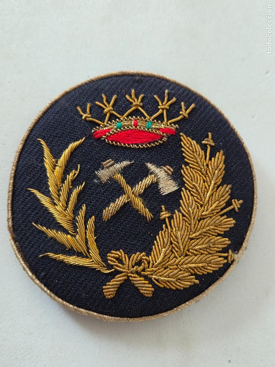 Militaria: PARCHE DE GORRA O GALLETA ESCUDO BORDADO A MANO HILO DE ORO