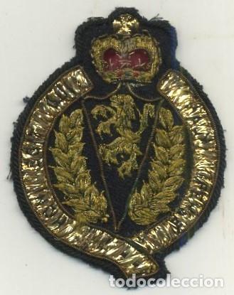 Militaria: PARCHE DE TELA, LEON CON CORONA REAL Y LAUREL NEGRA CON HILOS DORADOS. PARCHE-122