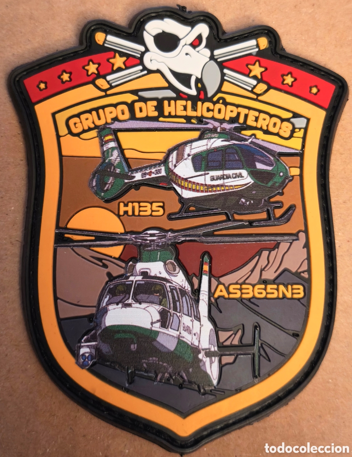 Militaria: PARCHE EMBLEMA DE BRAZO GOMA INYECTADA A COLOR CON VELCRO GRUPO DE HELIC&Oacute;PTEROS H135 AS365N3 G.CIVIL