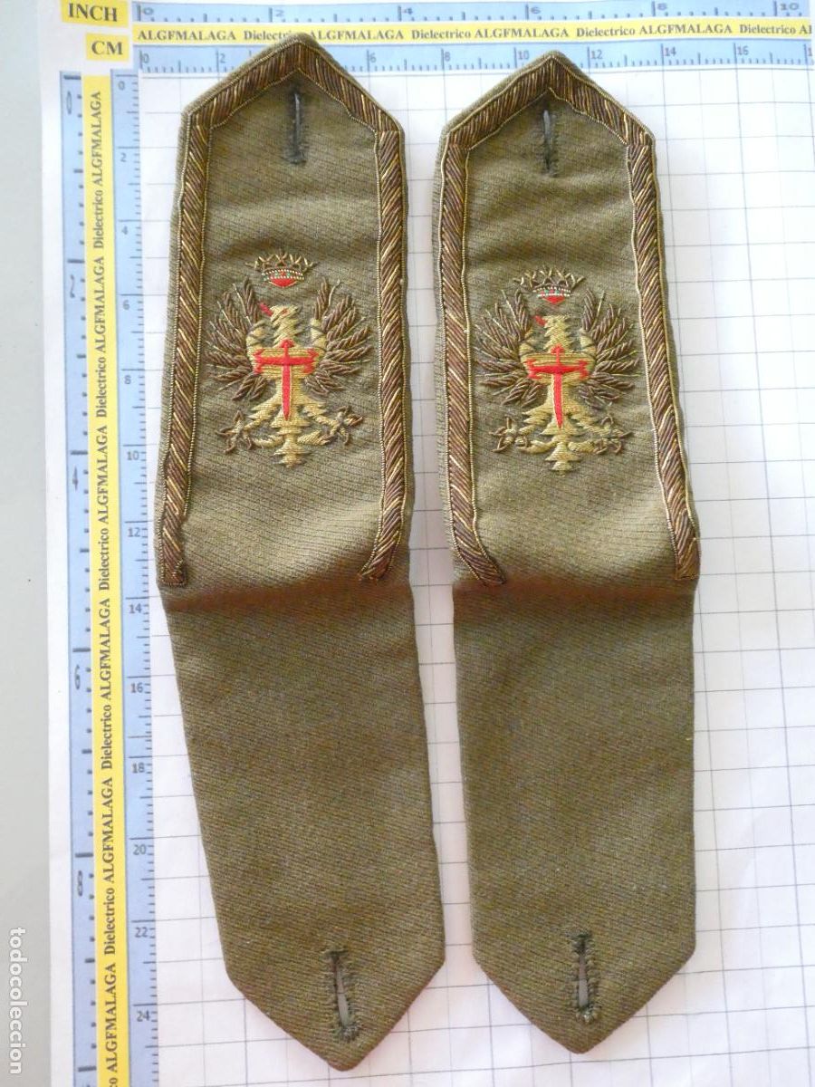 Militaria: PAREJA DE HOMBRERAS PALAS MILITARES. UNIFORME EJ&Eacute;RCITO ESPA&Ntilde;OL GALA A&Ntilde;OS 50 60. HILO ORO