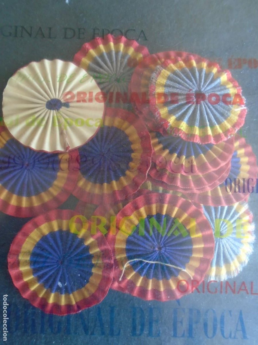 Militaria: (MI-260616)LOTE DE 20 ESCARAPELAS CON LA BANDERA REPUBLICANA - EFECTOS MILITARES CASTELLS ?