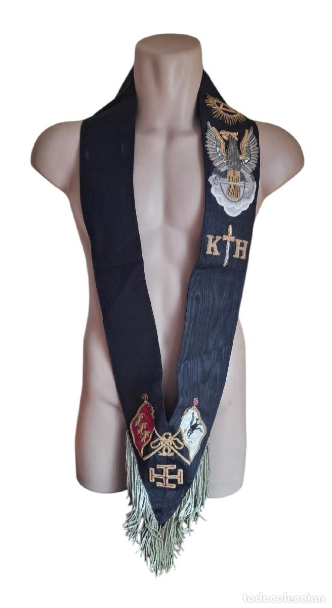 Militaria: (MI-260615)BANDA MASONICA SIMBOLO CRUZ DE JERUSALEN - TOYE & C&ordm;.LTD.LONDON AND JOHANNESBURG