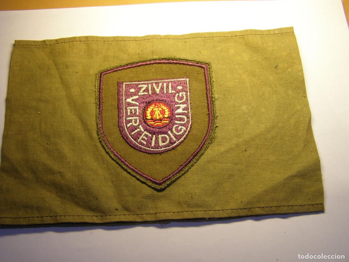 Militaria: Brazalete de Defensa Civil, DDR, Alemania Democr&aacute;tica. A&ntilde;os 60.