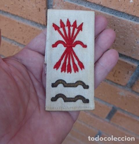 Militaria: PARCHE BORDADO YUGO Y FLECHAS Y DOS YUGOS FALANGE