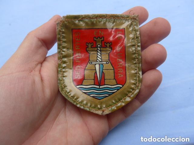 Militaria: Antiguo parche de sed mas fuertes en la guerra, original.