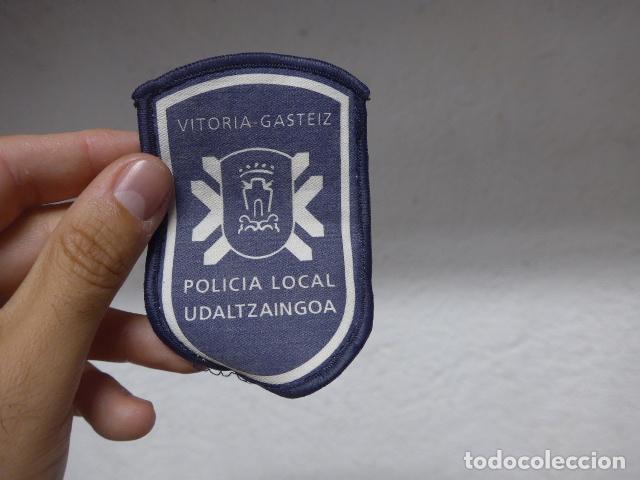 Militaria: Antiguo parche original de la Policia Local de Vitoria Gasteiz, Pais Vasco.
