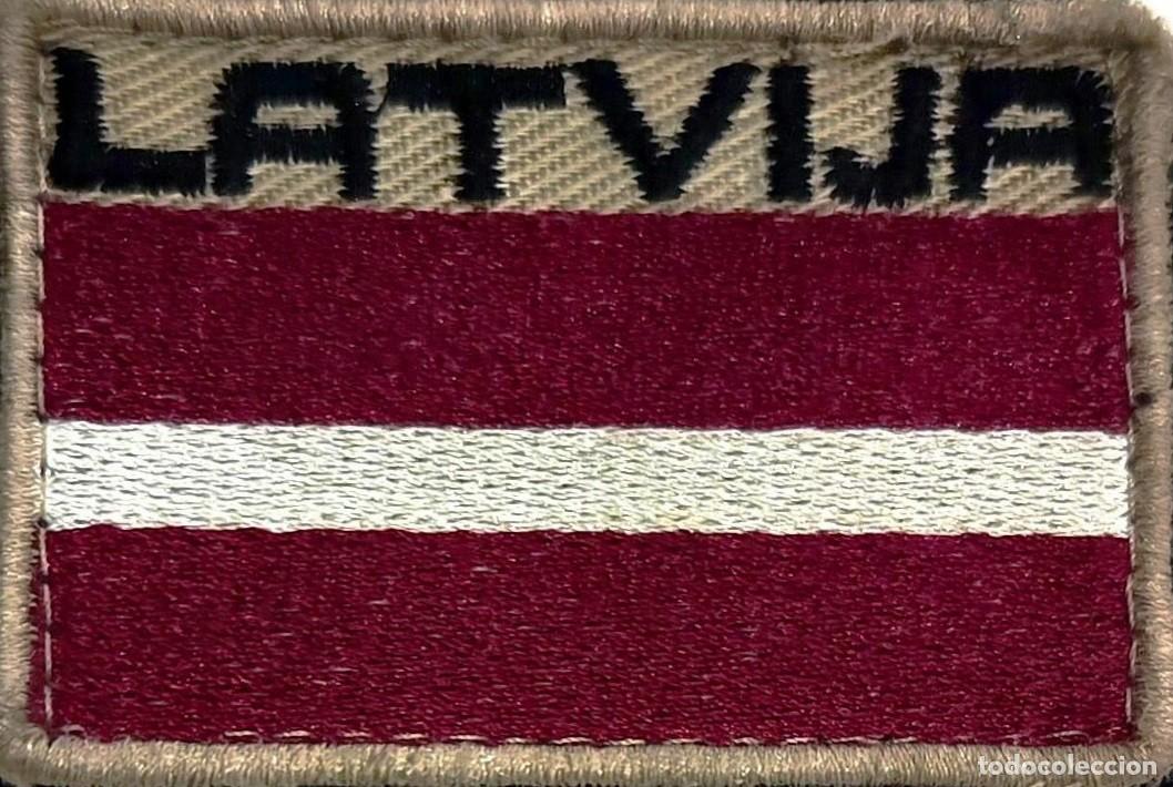 Militaria: Bandera del ejercito de Letonia