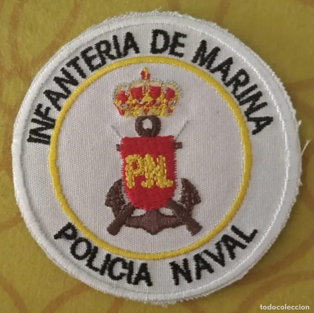 Militaria: Parche polic&iacute;a naval fondo blanco