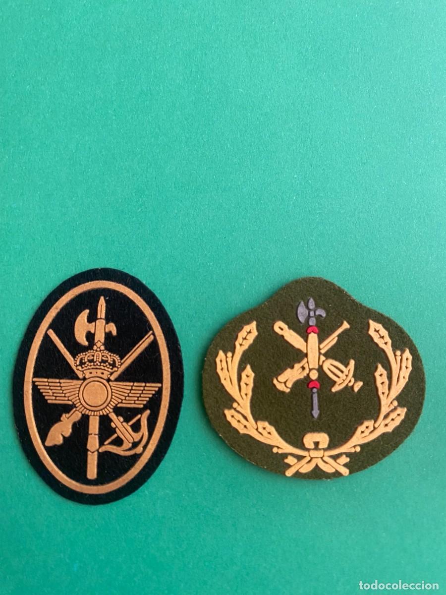 Militaria: Antiguas galletas boina y gorra de la Legi&oacute;n Espa&ntilde;ola.