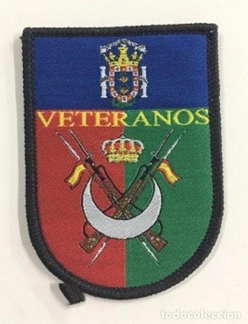 Militaria: ESCARAPELA o parche textil brazo de REGULARES VETERANOS DE MELILLA