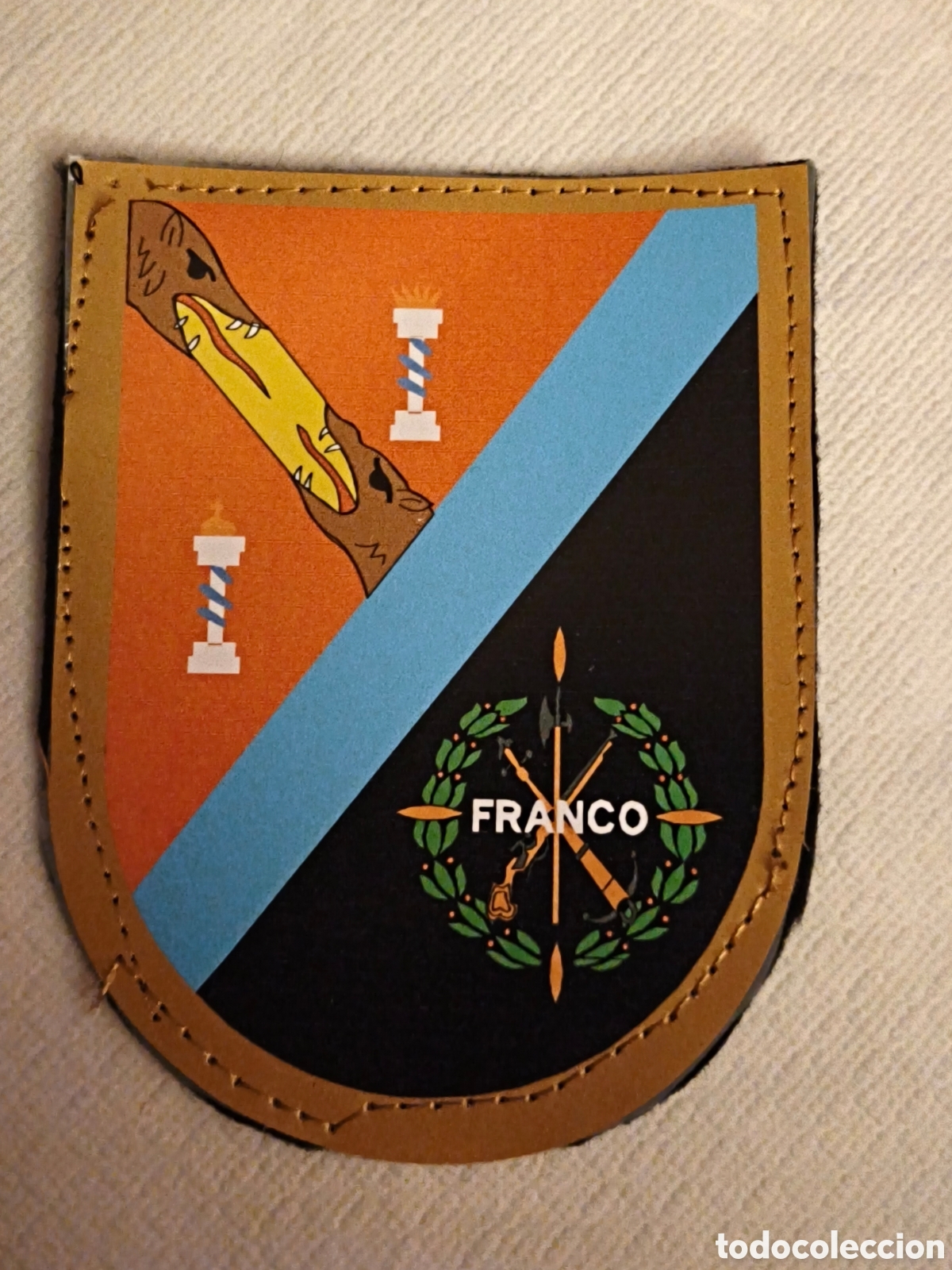 Militaria: PARCHE EMBLEMA DE BRAZO EN VINILO COSIDO SOBRE FIELTRO R&Eacute;PLICA 4 IV TERCIO IX BANDERA LEGI&Oacute;N