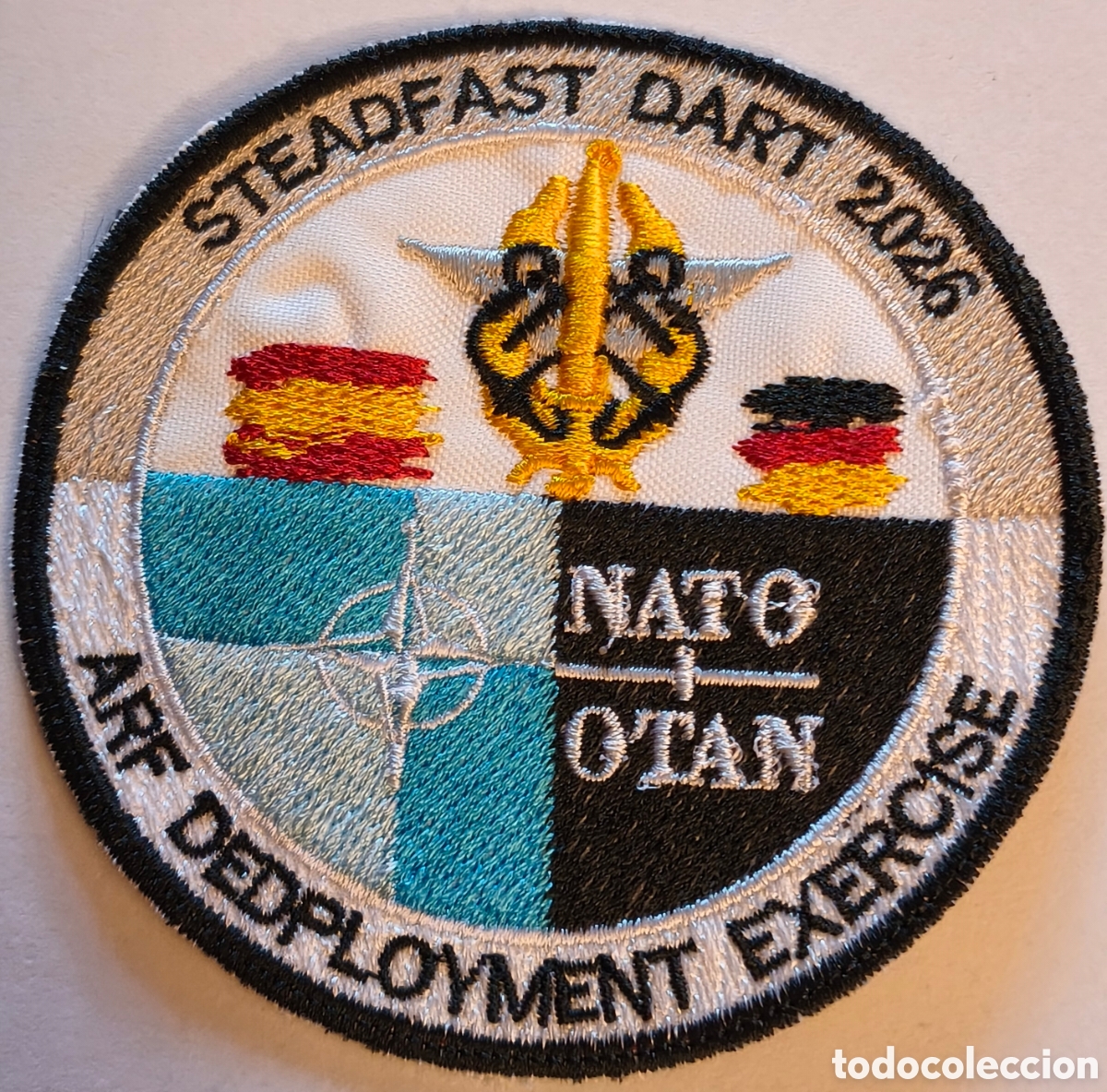 Militaria: PARCHE EMBLEMA DE BRAZO BORDADO A COLOR EJERCICIO STEADFAST DART 2026 ARF DEDPLOYMENT EXERCISE