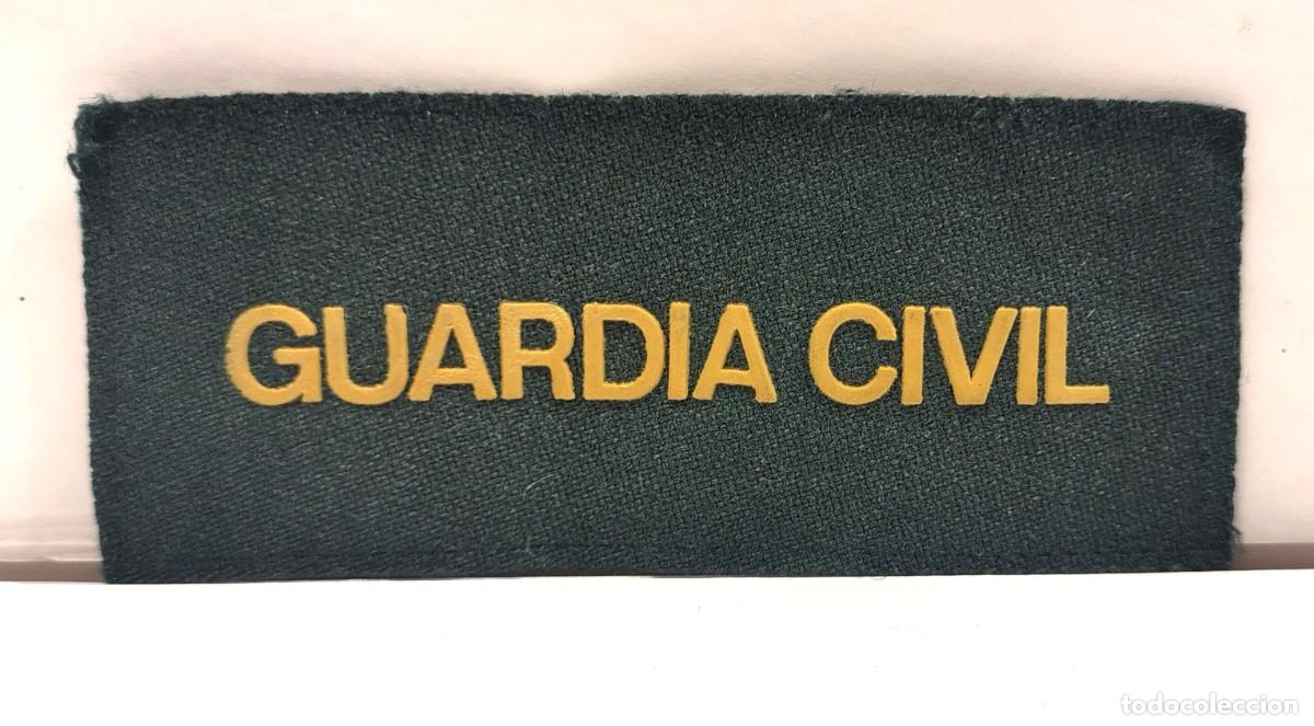 Militaria: Parche identificativo de pecho &rdquo;GUARDIA CIVIL&rdquo;. Letras amarillas sobre verde. Sin velcro. C007