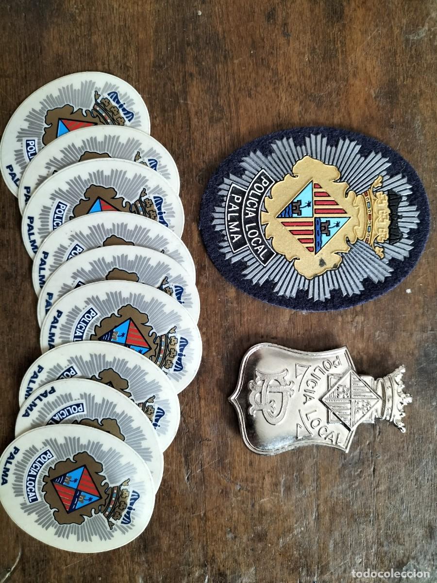 Militaria: Lote POLICIA LOCAL DE MALLORCA. placa met&aacute;lica, de pvc y pegatinas