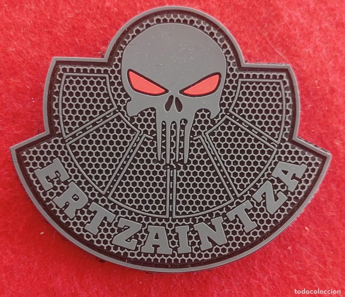 Militaria: emblema ertzaintza.Policia